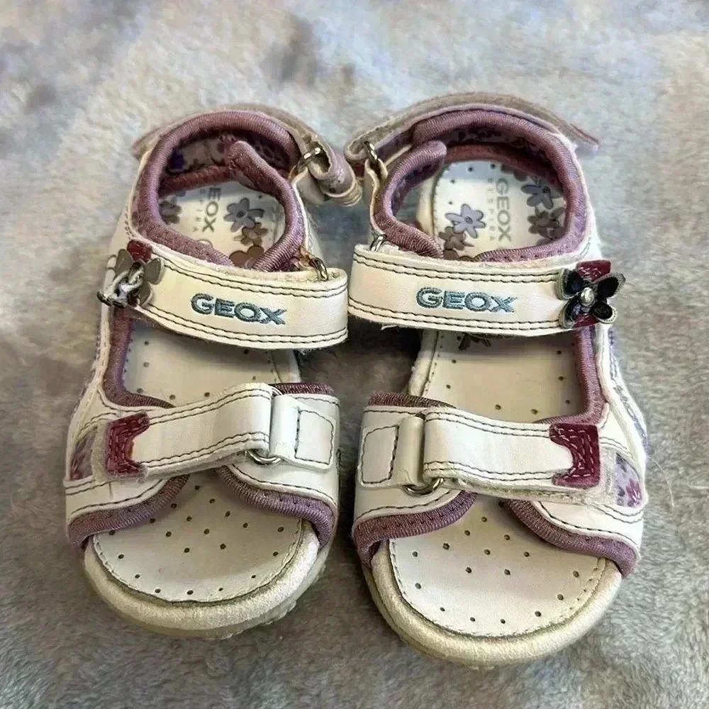 ⭐️ Geox - Summer Sandals with velcro closures. Size 8.5